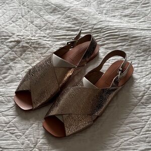 Either/Or The Crossband Sandals